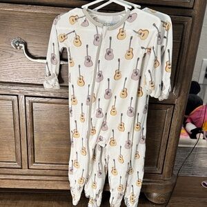 Bestaroo Baby Onesie with Guitar Design